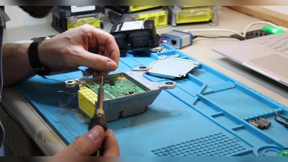 Can an Obd2 Scanner Detect Airbag Problems? Find Out Now