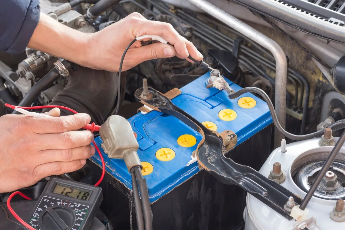 multimeter test battery voltage